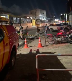 Colisão entre carros deixa uma pessoa morta e outra ferida na Serraria, em Maceió
