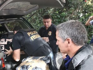 PF cumpre mandados na casa de Eduardo Cunha