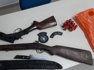 Homem é detido em Viçosa com armas dentro de casa após denúncia anônima