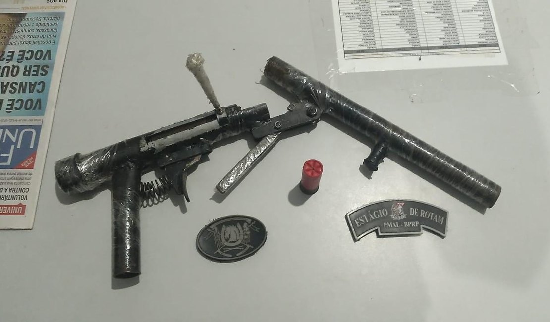 Arma artesanal é apreendida e dois suspeitos presos durante abordagem da Cavalaria do 3º BPM