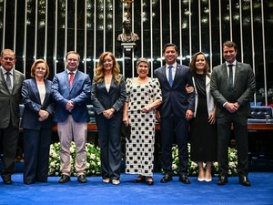 Senado realiza primeira entrega da Comenda Ceci Cunha e homenageia mulheres de destaque na política