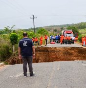 Enxurrada arrasta veículos e deixa mortos durante fortes chuvas em Sergipe