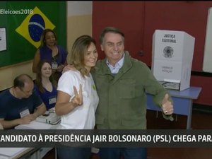 Sob forte esquema de segurança, Jair Bolsonaro vota no Rio