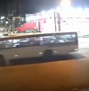 [Vídeo] Imagens mostram exato momento de colisão entre ônibus em Maceió