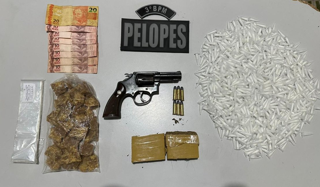 Adolescente é apreendido com revólver, cocaína, crack e maconha no bairro Batingas, em Arapiraca
