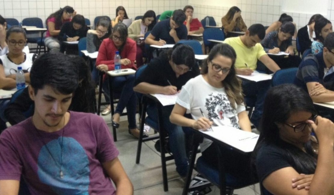 Mais de 1.600 candidatos realizam provas objetivas da seleção para conciliador do TJ