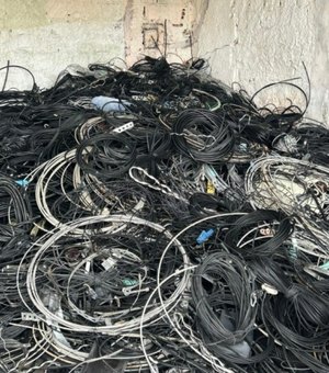 Mais de 100 toneladas de fios obsoletos são retirados dos postes de Maceió