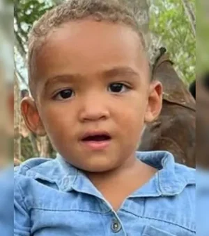 Criança de 3 anos morre após colisão entre moto e ônibus escolar no Sertão de Alagoas