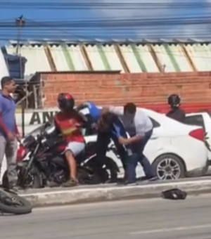 Desentendimento no trânsito termina em briga na Avenida Cachoeira do Meirim