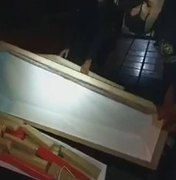 PF faz operação para prender suspeitos de usar caixões em tráfico de drogas