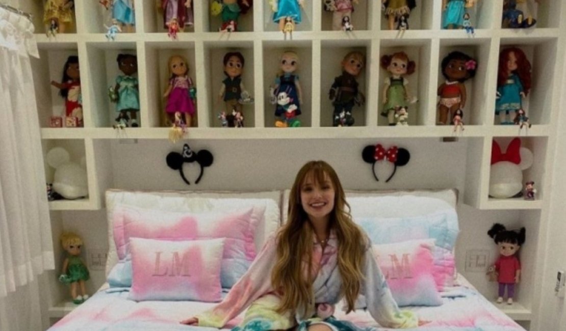 Larissa Manoela é detonada na web ao mostrar coleção de bonecas e rebate