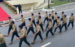 Tropas desfilam na Avenida da Paz e encantam o público