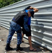 Turista é preso por tráfico de drogas no Mercado da Produção, em Maceió