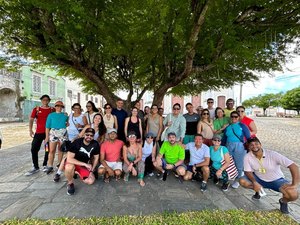 Turistas fazem jornada de autoconhecimento em Penedo