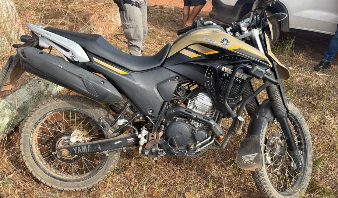 Moto com queixa de roubo é encontrada e recuperada em sítio em Arapiraca