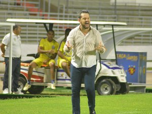 Em treinamento, Argel cobra jogadores por vitórias no CSA