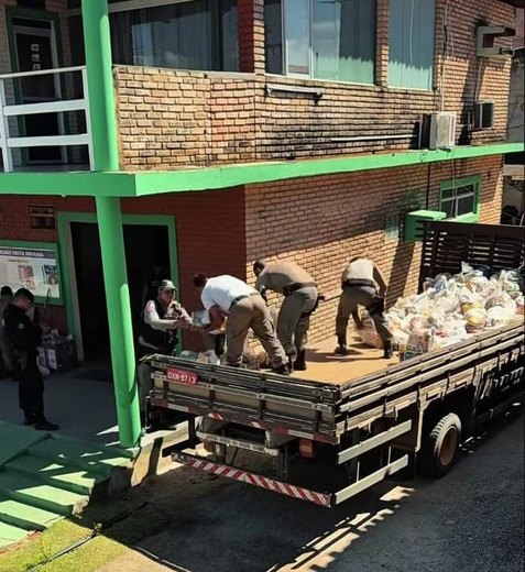 6º Batalhão da PM doa mais de 5 toneladas de alimentos e brinquedos