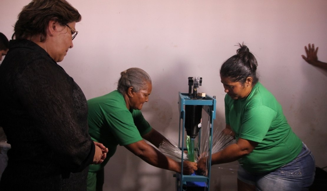Fábrica de Vassouras mudará vida de catadores em Arapiraca