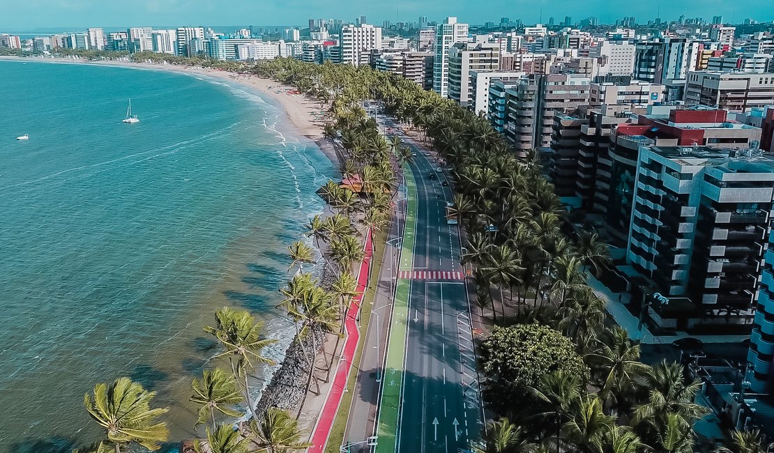 DMTT instala placas de 'proibição de estacionamento' na orla de Maceió