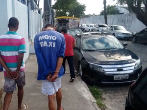 Dupla é presa com moto roubada no Conjunto Henrique Equelman