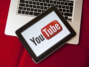 Crianças passam 25 horas por mês no Youtube, diz pesquisa