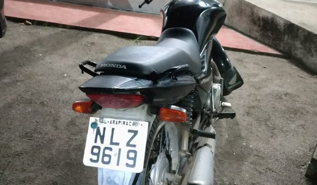 Polícia recupera motocicleta abandonada após ser usada em assalto no Agreste