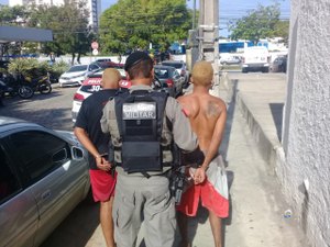 Dupla armada amedronta vizinhança em Coqueiro Seco