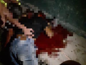 Homem é assassinado enquanto conversava com amigos na porta de casa, em Arapiraca
