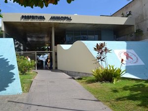 Médicos reclamam da falta de pagamento de prefeituras