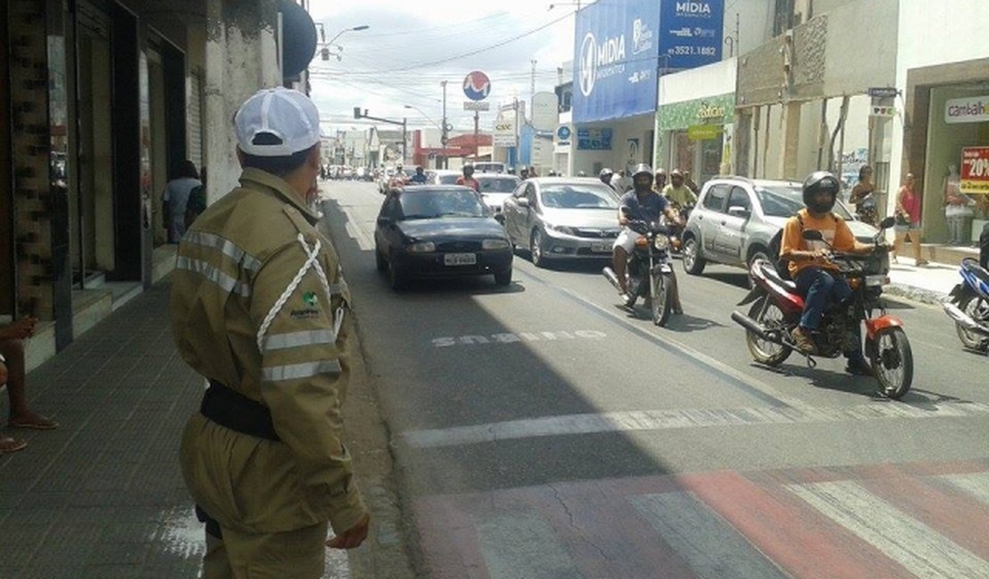 Condutores que trafegarem na faixa azul serão multados em Arapiraca
