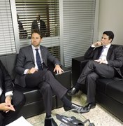 Rogério Teófilo se reúne com deputado federal e ministros em busca de apoio
