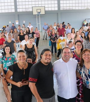 Luciano Barbosa anuncia ampliação do Programa Escola 10