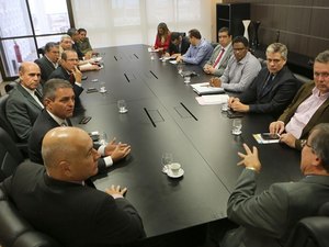 Presidente do TJ discute segurança com juízes e secretários de Estado