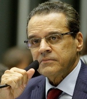 Citado em delação, ministro Henrique Eduardo Alves pede demissão