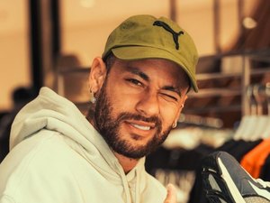 Neymar posta fotos com filhas Mavie e Helena juntas e encanta seguidores