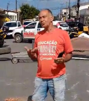 [Vídeo] Moradores do bairro Tabuleiro do Martins fecham rua em protesto contra falta de água