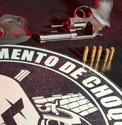 Suspeitos de tráfico fogem da polícia e abandonam revólver em Ipioca