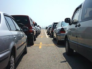 Homem fica preso dentro de estacionamento e  bombeiros são acionados para cerrar cadeado