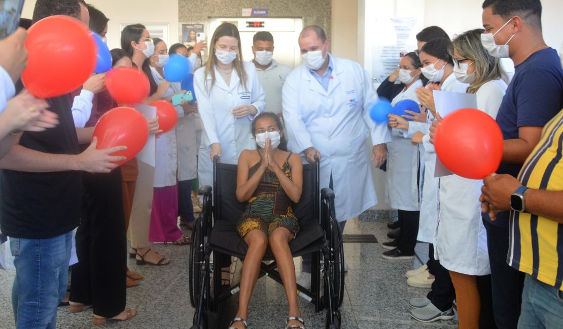 Recebe alta primeira mulher submetida a transplante de rim no Hospital do Coração Alagoano