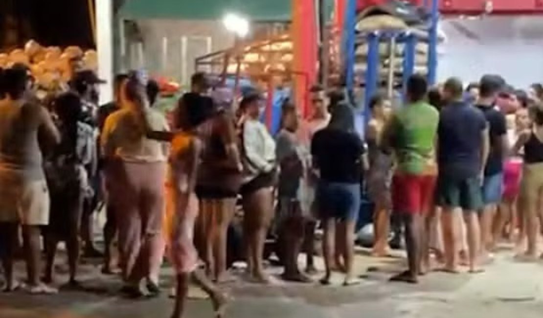 Busca por morango provoca fila e comemoração durante a madrugada
