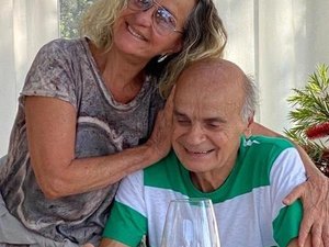 Regina Braga comemora aniversário abraçada no marido, Drauzio Varella