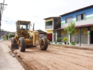Prefeitura de Maragogi inicia pavimentação de rua de Barra Grande