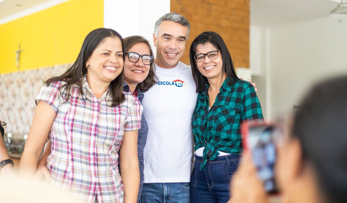 Piso do magistério é aprovado e Rafael Brito conquista ampliação do benefício para professores temporários