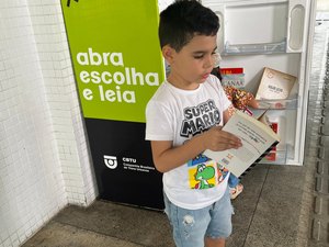 No Mês das Crianças, Geladeira Literária necessita de doação de livros infantis