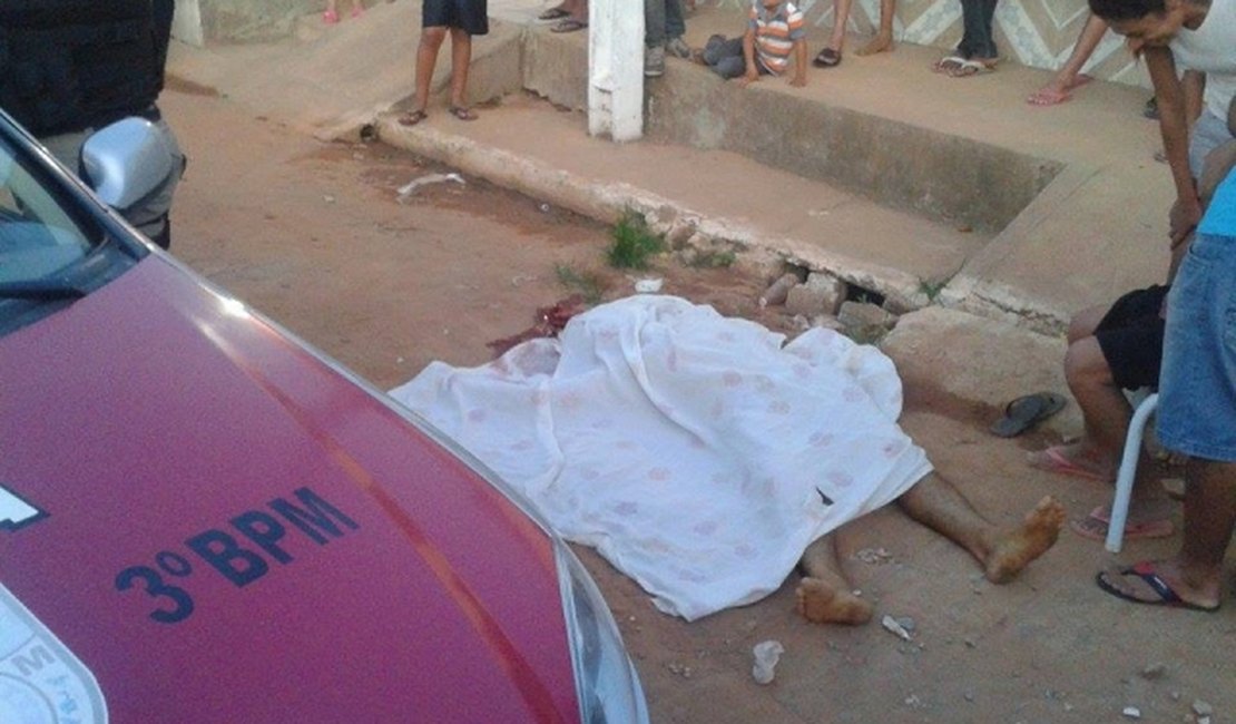Homem é assassinado na porta de casa, crime aconteceu na Primavera
