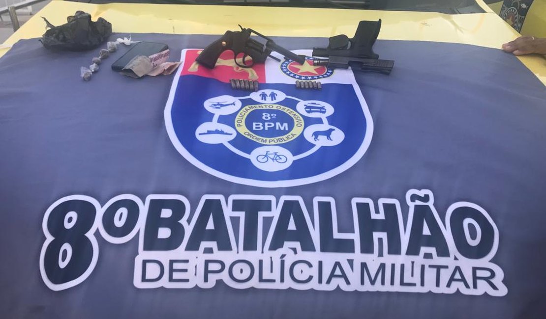 Dupla é detida com armas e bombinhas de maconha no Pilar