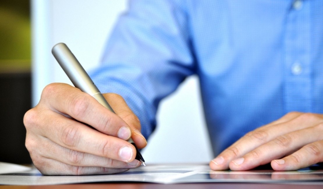 Editais de concursos públicos atrasam e frustram candidatos