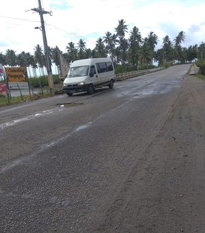 Povoado São Bento sofre com buracos na rodovia AL 101 Norte