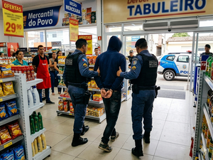Homem é preso após furtar mercadorias em loja no Tabuleiro dos Martins
