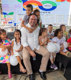 [Vídeo] Prefeito Luciano entrega mais uma creche e homenageia professora em Arapiraca